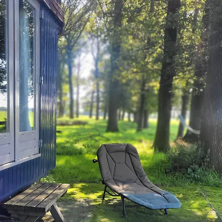 Дом отдыха Pipowagen Bijzonder Buitenaf Met Jacuzzi En Sauna *