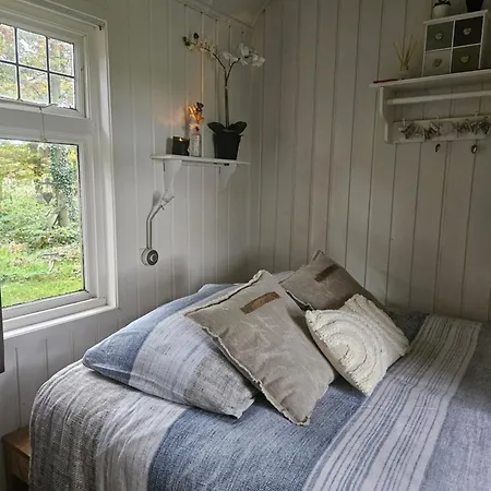 Дом отдыха Pipowagen Bijzonder Buitenaf Met Jacuzzi En Sauna Vragender