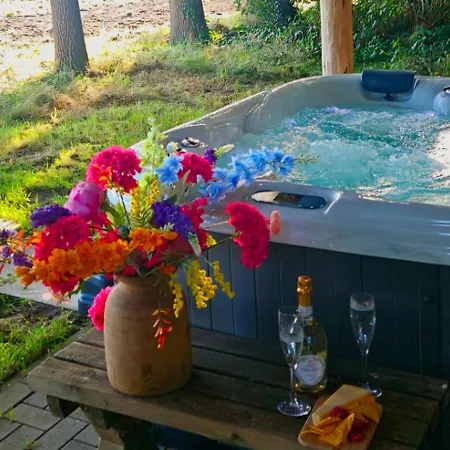 Pipowagen Bijzonder Buitenaf Met Jacuzzi En Sauna Дом отдыха Vragender