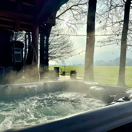 Bijzonder Buitenaf Met Verkoelende Jacuzzi En Finse Sauna Semesterbostad *