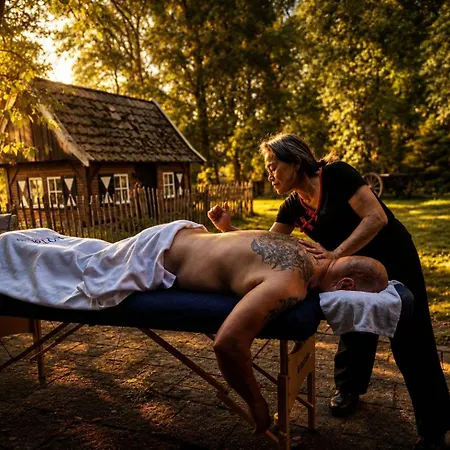 度假居 Bijzonder Buitenaf Met Verkoelende Jacuzzi En Finse Sauna *