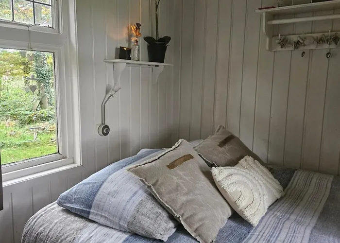 Semesterbostad Autentieke Pipowagen Bijzonder Buitenaf Met Jacuzzi En Finse Sauna Vragender