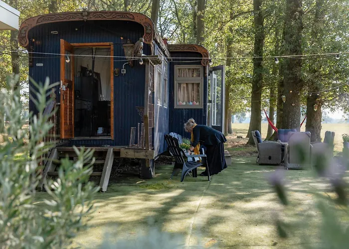 Semesterbostad Autentieke Pipowagen Bijzonder Buitenaf Met Jacuzzi En Finse Sauna Vragender