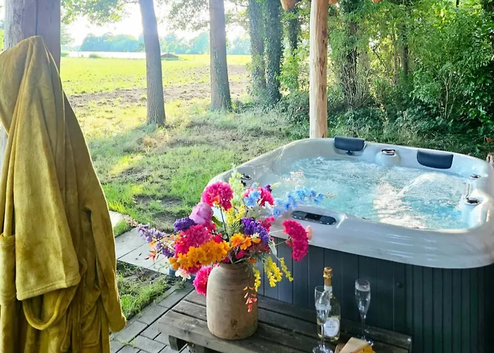 Autentieke Pipowagen Bijzonder Buitenaf Met Jacuzzi En Finse Sauna בית נופש *