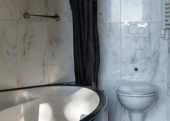 Semesterbostad Autentieke Pipowagen Bijzonder Buitenaf Met Jacuzzi En Finse Sauna