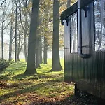 Hébergement de vacances Autentieke Pipowagen Bijzonder Buitenaf Met Jacuzzi En Finse Sauna *