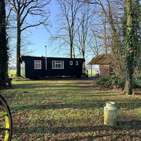 Autentieke Pipowagen Bijzonder Buitenaf Met Jacuzzi En Finse Sauna Hébergement de vacances